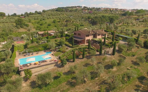 Villa i Colli: Plante, Himmel, Plantesamfund, Sky, Økoregion, Naturlige Landskab, Land Lot, Træ, Bygning, Landskab