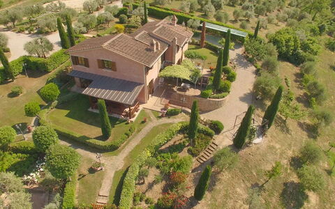 Villa i Colli: Plante, Bygning, Land Lot, Træ, Urban Design, Hus, Naturlige Landskab, Kvarter, Boligområde, Græs