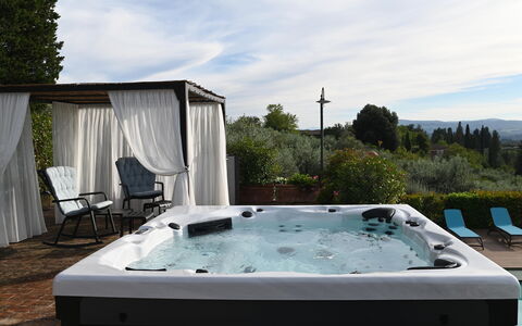 Villa Tresanti: Vand, Himmel, Plante, Sky, Badekar, Svømmepøl, Azure, Jacuzzi, Jacuzzi, Indretning