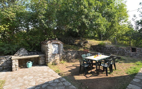 Villa Antelminelli: Plante, Plantesamfund, Møbel, Bord, Træ, Skygge, Udendørs Møbler, Udendørs Bord, Stol, Køkken & Spisebord