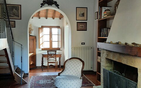 Casa Mulinello: Ejendom, Møbel, Bygning, Træ, Vindue, Indretning, Etage, Gulvbelægning, Hus, Mursten