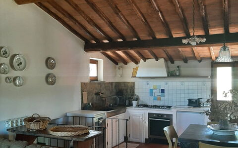 Casa Mulinello: Møbel, Ejendom, Bord, Køkken, Bygning, Træ, Cabinetry, Indretning, Køkken Apparat, Stol