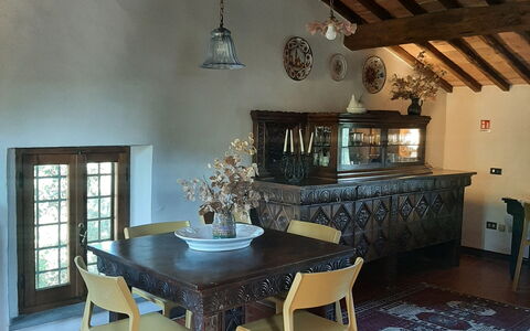 Casa Mulinello: Bord, Møbel, Ejendom, Stol, Træ, Indretning, Belysning, Cabinetry, Vindue, Etage