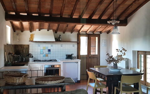 Casa Mulinello: Ejendom, Møbel, Couch, Bord, Træ, Indretning, Vindue, Stue, Køkken Apparat, Etage