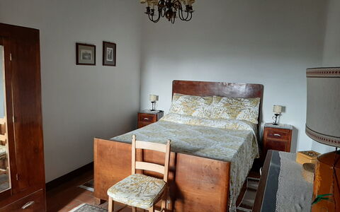 Casa Mulinello: Møbel, Bygning, Ejendom, Komfort, Træ, Skuffe, Indretning, Gulvbelægning, Bord, Stol