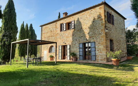 Casa Banditello: Himmel, Plante, Bygning, Vindue, Sky, Træ, Naturlige Landskab, Hus, Land Lot, Blomsterkrukke