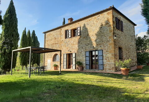 Casa Banditello: Himmel, Plante, Bygning, Vindue, Sky, Træ, Naturlige Landskab, Hus, Land Lot, Blomsterkrukke