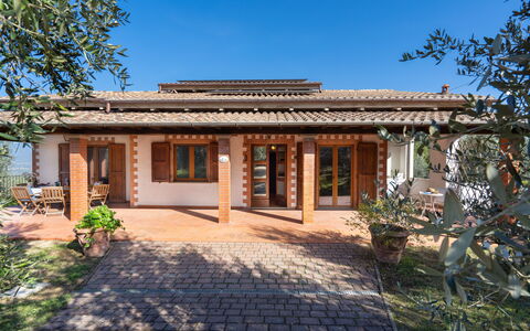 Residenza la Casuccia: Plante, Himmel, Bygning, Ejendom, Vindue, Dør, Hus, Træ, Skygge, Sommerhus