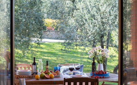 Residenza la Casuccia: Plante, Vindue, Bord, Indretning, Skygge, Træ, Bordservice, Træ, Fritid, Sommer