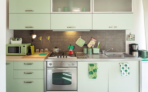 Apartment Serena - Levanto: Cabinetry, Countertop, Ejendom, Køkkenvask, Komfur, Bygning, Tap, Gaskomfur, Køkken, Cooktop