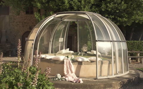 Villa In Garfagnana: Plante, Bygning, Træ, Hus, Græs, Toner Og Skygger, Telt, Landskab, Fritid, Have