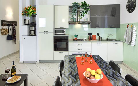 Apartment Fernanda 2 - Levanto: Mad, Ejendom, Countertop, Cabinetry, Køkken, Køkken Apparat, Indretning, Husholdningsapparat, Bordservice, Orange