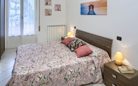 Apartment Fernanda 2 - Levanto: Møbel, Ejendom, Vindue, Komfort, Træ, Textile, Indretning, Arkitektur, Etage, Bygning