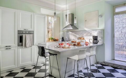 Villa Staggia: Køkken, Møbel, Indretning, Gulvbelægning, Countertop, Køkken Apparat, Etage, Større Bandage, Cabinetry, Loft