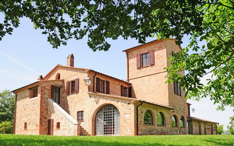 Casale Chieteno: Himmel, Plante, Bygning, Vindue, Træ, Arkitektur, Land Lot, Hus, Naturlige Landskab, Mursten