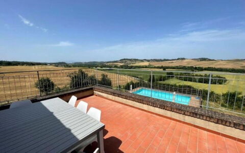 Podere La Sterza: Himmel, Sky, Plante, Træ, Land Lot, Vindue, Træ, Græs, Naturlige Landskab, Bygning