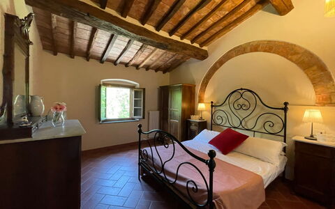 Podere La Sterza: Ejendom, Møbel, Bygning, Komfort, Træ, Vindue, Indretning, Belysning, Arkitektur, Etage