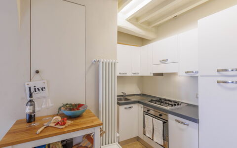 La Terrazza Sulla Valle: Cabinetry, Ejendom, Komfur, Bygning, Gaskomfur, Træ, Countertop, Køkken, Køkken Apparat, Cooktop