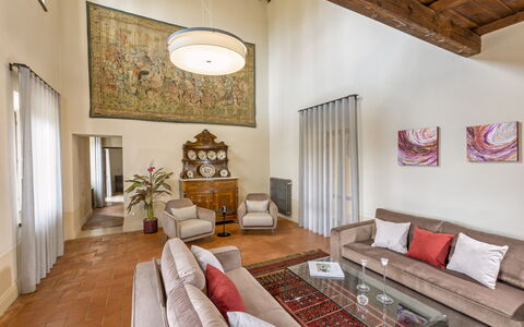 Villa Pianoia: Billedramme, Ejendom, Møbel, Couch, Komfort, Træ, Stue, Indretning, Belysning, Arkitektur