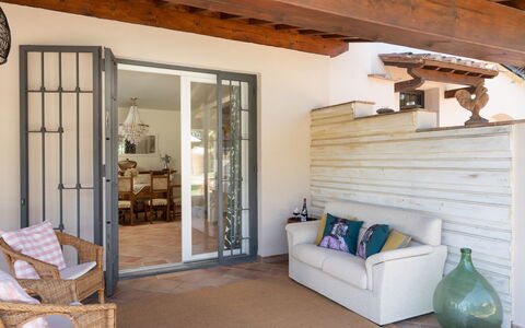 Villa Di Pillo: Ejendom, Træ, Komfort, Dør, Indretning, Stue, Lampe, Etage, Gulvbelægning, Væg