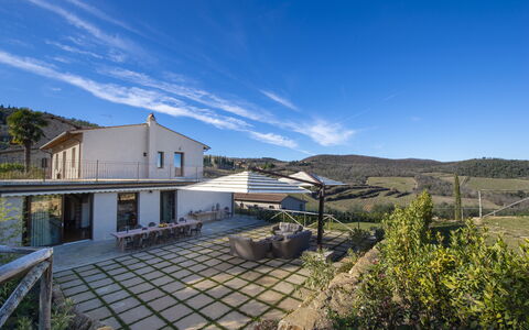 Bella Di Panzano: Himmel, Sky, Plante, Bygning, Vindue, Hus, Land Lot, Træ, Landskab, Sommerhus