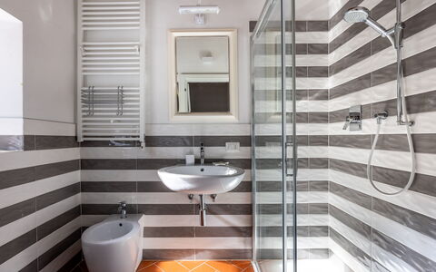 Casa Bosco D'arte Holiday Home , Greve In Chianti,: Gulvbelægning, Sanitærarmatur, Etage, Indretning, Badeværelse, Vvs, Toilet, Flise, Loft