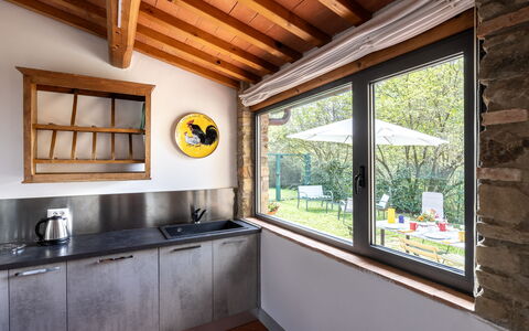 Casa Bosco D'arte Holiday Home , Greve In Chianti,: Træ, Indretning, Hjem, Møbel, Gulvbelægning, Køkken, Countertop, Loft, Bejdse, Køkkenvask