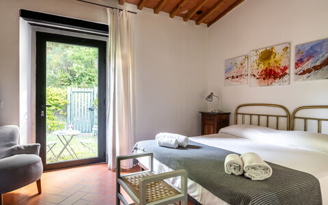 Casa Bosco D'arte Holiday Home , Greve In Chianti,: Væg, Møbel, Hjem, Lejlighed, Værelse, Seng, Soveværelse, Billedramme, Bed Frame, Stol