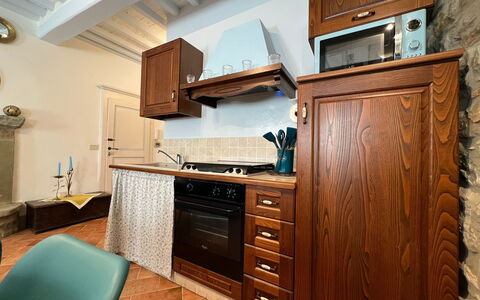 Casa Del Borgo: Cabinetry, Møbel, Ejendom, Countertop, Skuffe, Køkken, Komfur, Træ, Husholdningsapparat, Køkken Apparat