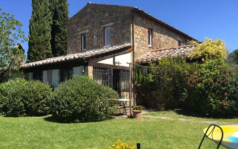 Villa Fulvia: Plante, Himmel, Bygning, Vindue, Botanik, Træ, Land Lot, Hus, Græs, Sommerhus