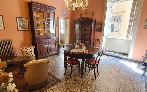 Residenza Otello: Billedramme, Møbel, Ejendom, Bord, Stol, Spejl, Træ, Belysning, Cabinetry, Indretning