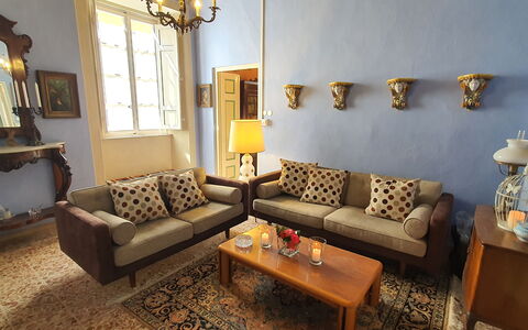 Residenza Otello: Brun, Bord, Billedramme, Couch, Møbel, Ejendom, Plante, Træ, Gul, Indretning