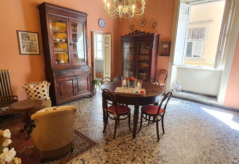 Residenza Otello: Billedramme, Møbel, Ejendom, Bord, Stol, Spejl, Træ, Belysning, Cabinetry, Indretning