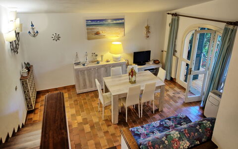 Le Dune: Bord, Ejendom, Møbel, Dekoration, Træ, Stol, Stue, Gulvbelægning, Indretning, Etage