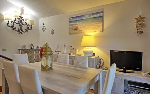 Le Dune: Bord, Møbel, Ejendom, Bygning, Indretning, Træ, Skrivebord, Hus, Stol