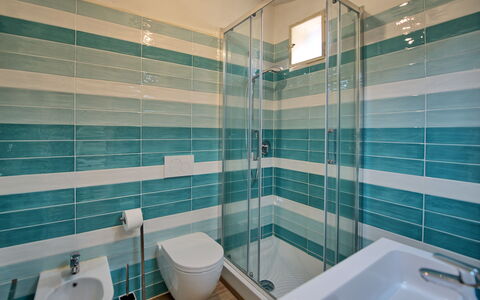 Le Dune: Sanitærarmatur, Tap, Ejendom, Bygning, Badeværelse, Grøn, Azure, Purple, Indretning