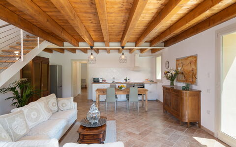 Villa Le Selve: Møbel, Bord, Ejendom, Couch, Stueplante, Plante, Træ, Indretning, Etage, Stue