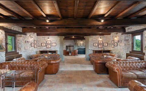 Villa Torre Delle Rose - Firenzuola, Private Pool,: Møbel, Couch, Bord, Billedramme, Træ, Bygning, Indretning, Stue, Gulvbelægning, Etage