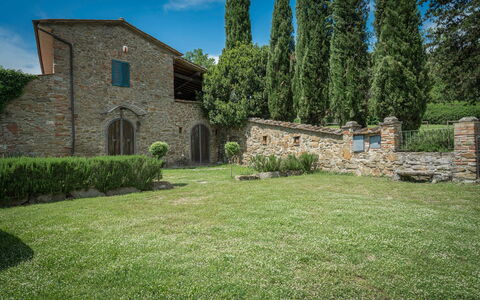Borgo La Casina - Badia Agnano, Toscana: Plante, Himmel, Ejendom, Sky, Naturlige Landskab, Træ, Land Lot, Vegetationen, Arkitektur, Vindue