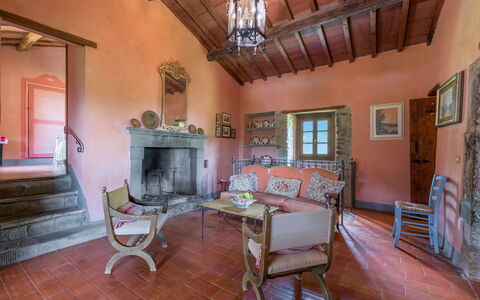 Colle Degli Ulivi - Cortona, Pool, Nature, Privacy: Møbel, Billedramme, Ejendom, Træ, Indretning, Bygning, Stue, Etage, Bord, Gulvbelægning