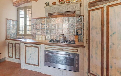 Leopolda In Selvarella Pool And Wi-fi: Cabinetry, Countertop, Træ, Gulvbelægning, Etage, Køkken, Indretning, Reoler, Hus, Bejdse