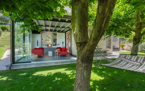 Luxury Green Marignana Villa, Versilia, Pool, Ac,: Plante, Grøn, Træ, Arkitektur, Skygge, Urban Design, Græs, Landskab, Fritid, Ejendom