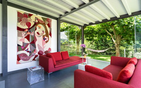 Luxury Green Marignana Villa, Versilia, Pool, Ac,: Ejendom, Møbel, Couch, Plante, Indretning, Dekoration, Stue, Skygge, Komfort, Væg