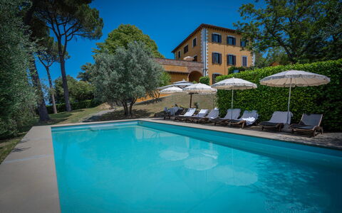 Villa Recanati, Val D'orcia, Private Pool, Jacuzzi: Vand, Plante, Ejendom, Himmel, Svømmepøl, Bygning, Azure, Træ, Skygge, Udendørs Møbler