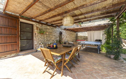 Fienile Di Fabio - Colline Fiorentine Vaiano, Tosc: Ejendom, Møbel, Bord, Plante, Bygning, Træ, Stol, Arkitektur, Udendørs Møbler, Indretning