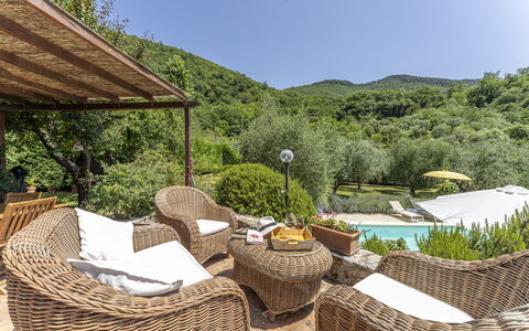 Fienile Di Fabio - Colline Fiorentine Vaiano, Tosc: Himmel, Plante, Ejendom, Plantesamfund, Møbel, Træ, Udendørs Møbler, Naturlige Landskab, Skygge, Fritid