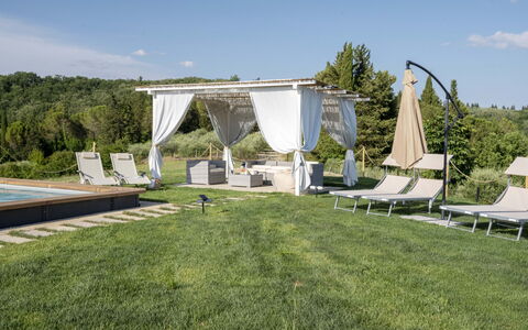 Villa Zara: Himmel, Sky, Plante, Skygge, Træ, Land Lot, Græs, Landskab, Ejendom, Fritid