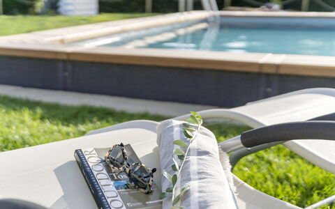 Villa Zara: Vand, Hvid, Lys, Grøn, Plante, Græs, Line, Bildesign