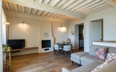 Casa Novecento: Couch, Komfort, Træ, Bord, Indretning, Gulvbelægning, Etage, Bygning, Plante, Hal