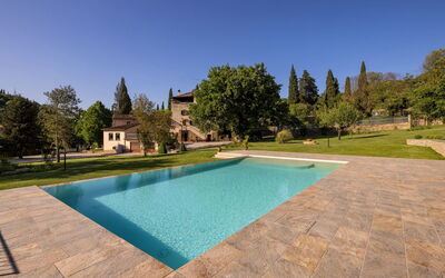 Villa D'epoca Carniani: Vand, Himmel, Plante, Bygning, Svømmepøl, Natur, Træ, Rektangel, Boligområde, Græs